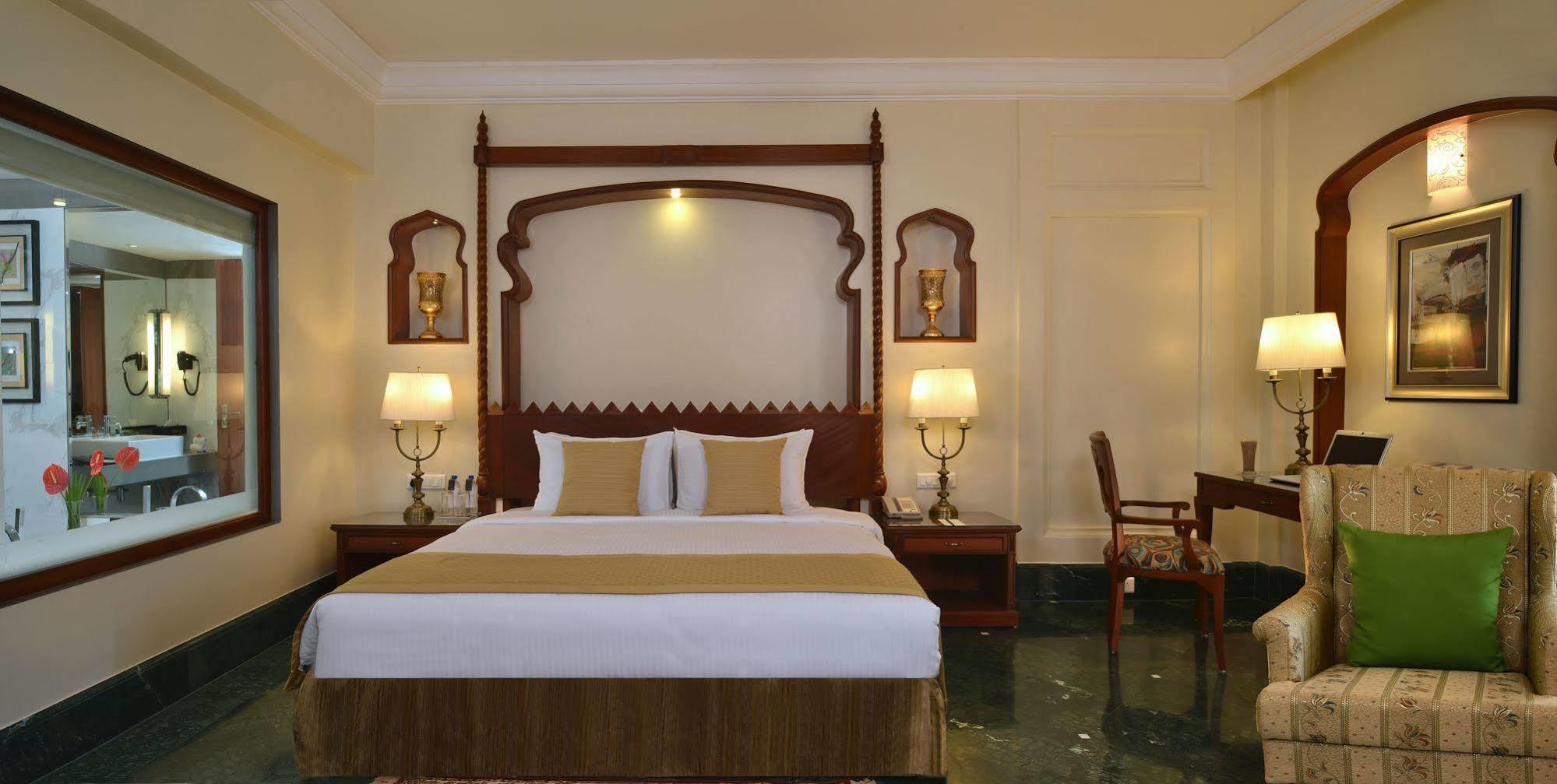 อินดาน่าพาเลสจอดปูร์ Hotel จ๊อดปูร์ ภายนอก รูปภาพ